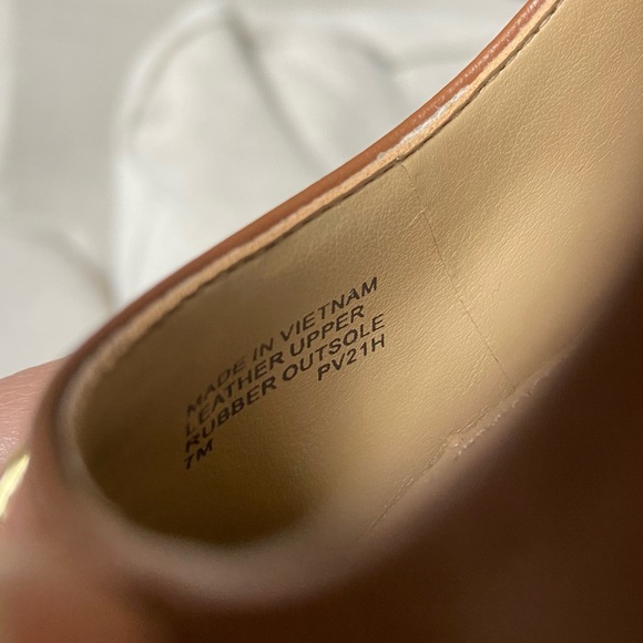 NWT Michael Kors Keke Toe Cap Pump, 7M, brown leather with gold pyramid studs. - Picture 10 of 13